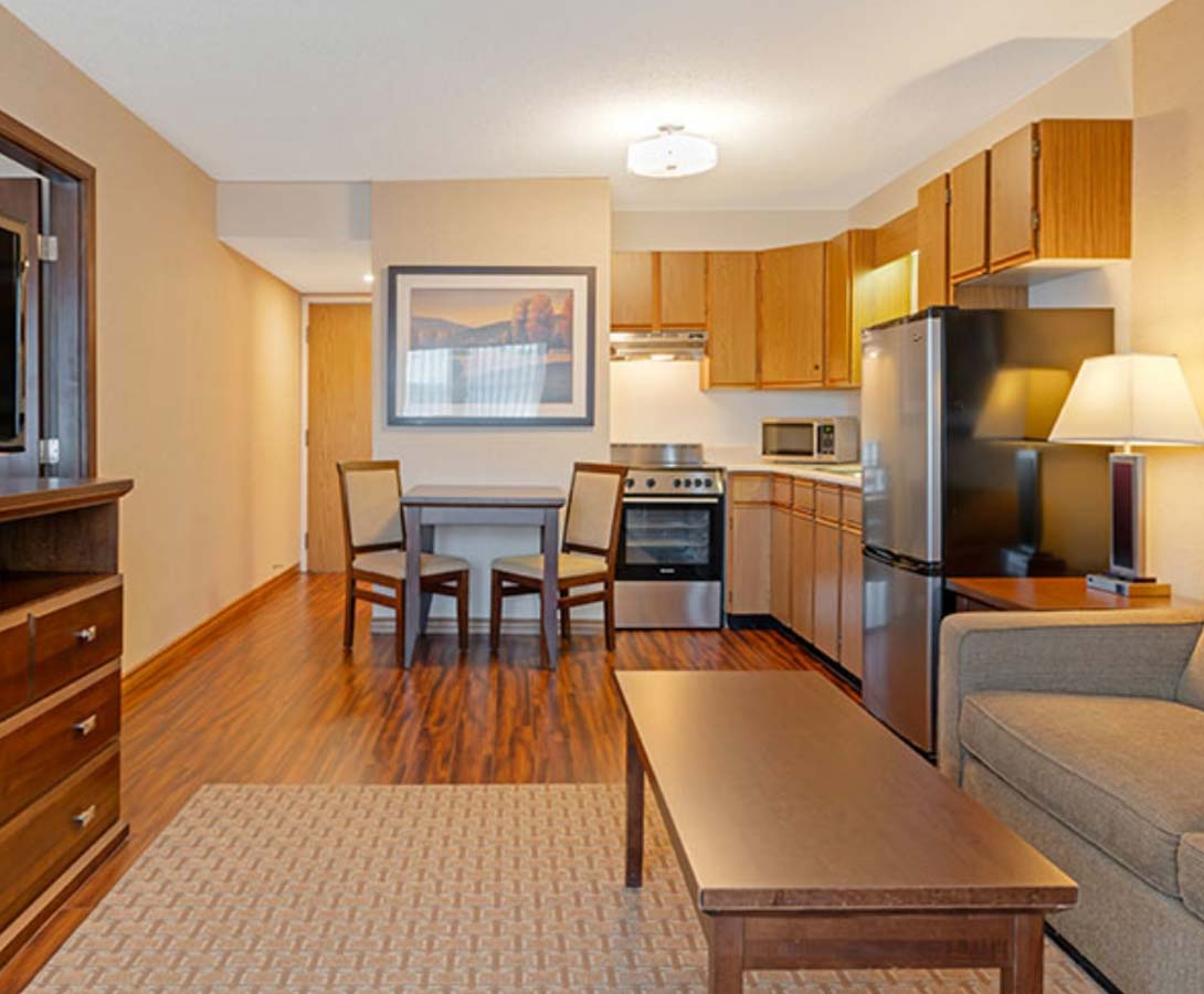 Queen Suite with Kitchen